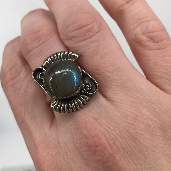 Boho Silver Labradorite Ring - Picture 4 of 8